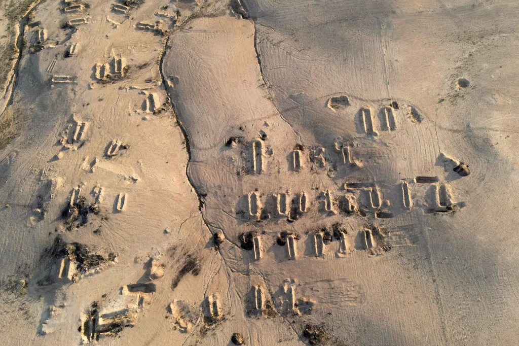 Ирак начинает раскопки массового захоронения в Хасфе — одном из крупнейших, оставленных ИГИЛ